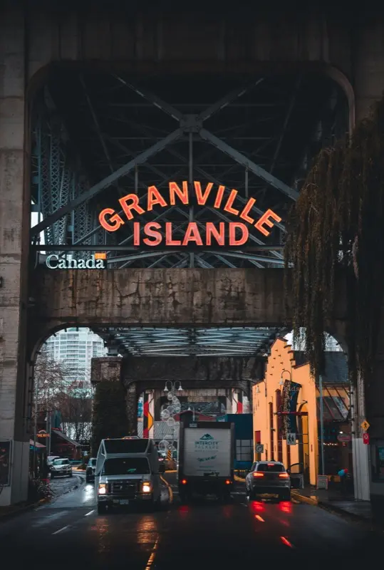 Granville Island יעד נסיעות עם HelloRoam eSIM לחיבור אינטרנט