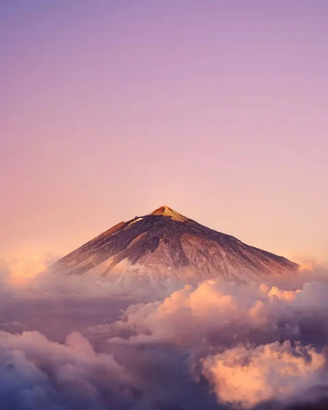 El Teide مع خطة بيانات HelloRoam eSIM للمسافرين للبقاء متصلين أثناء السفر
