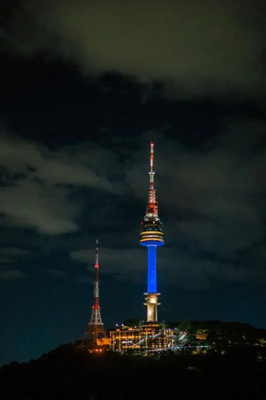 N Seoul Tower Namsan Seoul Tower con connettività HelloRoam eSIM per viaggiatori di tutto il mondo