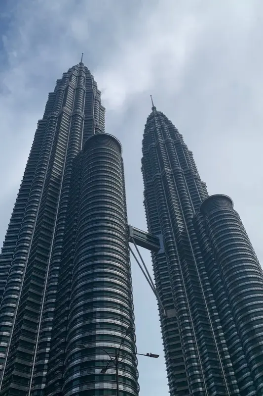 Foto av Petronas Twin Towers Kuala Lumpur med HelloRoam eSIM för resedata