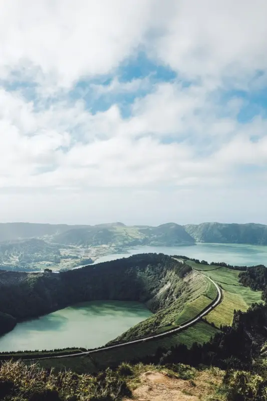تصویر Acores Lake با HelloRoam eSIM برای رومینگ بین‌المللی