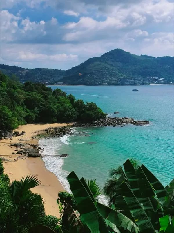 Patong Beach HelloRoam eSIM 旅途中保持连接