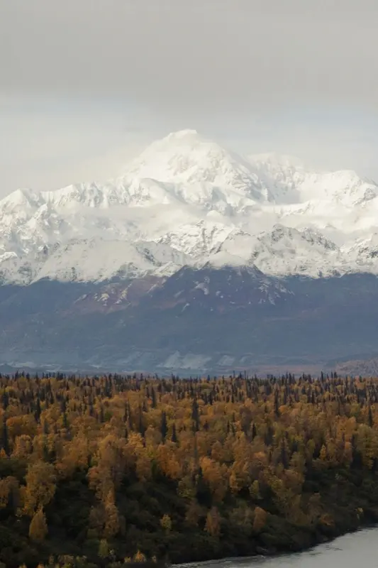 Denali con HelloRoam eSIM per restare connessi durante il viaggio