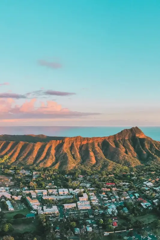 Diamond Head Leahi Waikiki Honolulu in Hawai - top attraction for travelers with eSIM connectivity