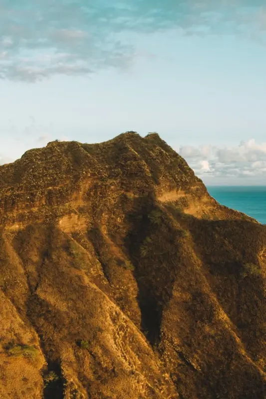 Diamond Head Leahi in Hawai - top attraction for travelers with eSIM connectivity