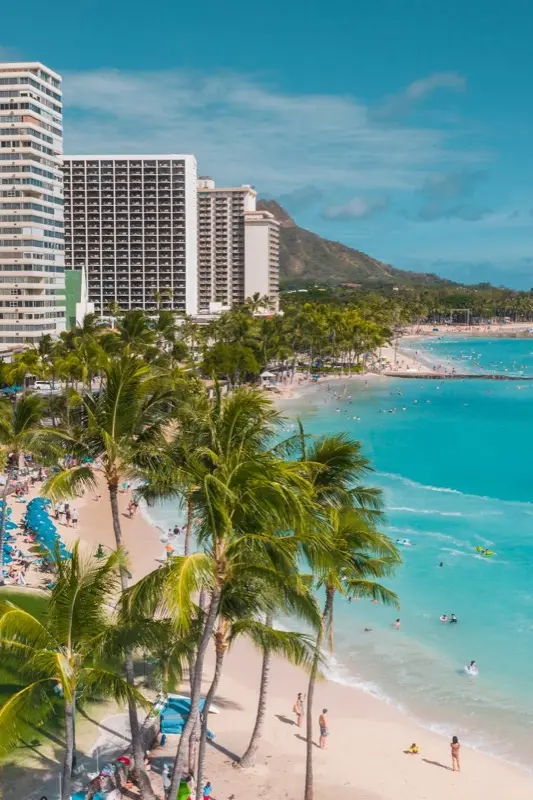 Waikiki Beach And Diamond Head in Hawai - top attraction for travelers with eSIM connectivity