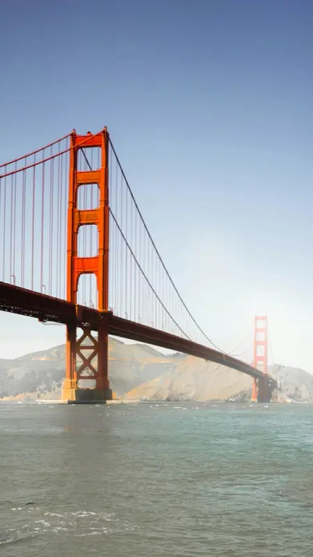 Golden Gate Bridge مع خطة بيانات HelloRoam eSIM للمسافرين للبقاء متصلين أثناء السفر
