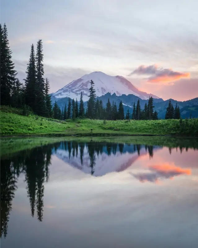 Mount Rainier met HelloRoam eSIM dataplan voor connectiviteit van reizigers