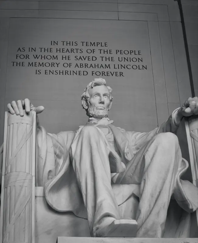Lincoln Memorial وجهة سفر مع HelloRoam eSIM للاتصال بالإنترنت
