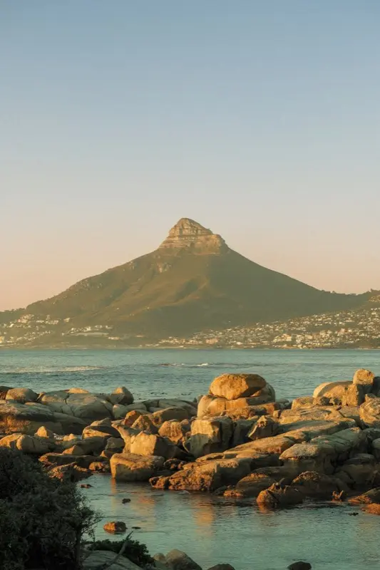 Chapmans Peak Drive and Lions Head Cape Town لینڈ مارک HelloRoam eSIM سفری ڈیٹا کے ساتھ