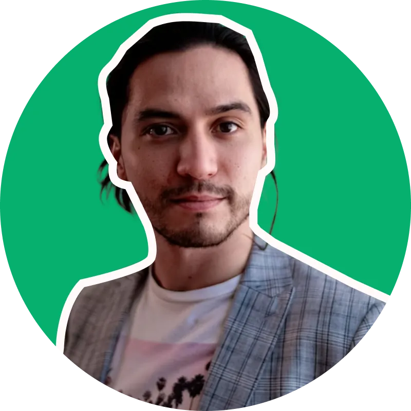 Rues animées de Shinjuku la nuit avec néons, illustration du besoin en données pour une eSIM Japon
Combien de données faut-il pour le Japon ?
Get your eSIM pour Japan before you travel.
![Rues animées de Shinjuku la nuit avec néons, illustration du besoin en données pour une eSIM Japon
Selon lesnumeriques.com, pour un séjour de 14 jours au Japon, un voyageur français a besoin d'au moins 10 Go de données mobiles, et plutôt 15 Go pour un usage standard. Les forfaits 5 Go dominent les recommandations génériques en ligne, mais ils sont insuffisants avant même la fin de la première semaine [lesnumeriques.com.
La durée médiane d'un séjour français au Japon se situe entre 14 et 21 jours, contre 10 jours pour les touristes américains. Cette différence rend inadaptés la plupart des comparatifs calibrés pour des séjours courts. Le tableau ci-dessous prend la référence à 14 jours comme point d'ancrage ; les colonnes pour 7 et 21 jours sont des estimations proportionnelles.
Consommation estimée par profil et durée de séjour
Les applications du quotidien consomment davantage qu'on ne l'anticipe. Google Maps en mode navigation absorbe entre 150 et 300 Mo par jour en milieu urbain. Google Translate en mode caméra, utilisé pour déchiffrer menus et panneaux en japonais, représente entre 50 et 100 Mo supplémentaires. Les réseaux sociaux, avec partage de photos et stories, ajoutent entre 200 et 400 Mo quotidiens.
La recommandation concrète : 10 Go constituent le minimum absolu pour 14 jours. Le voyageur médian français, qui combine navigation hors ligne, traduction permanente et partage de photos, se situera plutôt autour de 15 Go. Les forfaits eSIM Japon à 5 Go préconisés par certains comparatifs sont largement sous-dimensionnés pour un séjour standard de deux semaines.
Depuis 2023, l'enregistrement douanier japonais via Visit Japan Web est intégralement numérique. Le formulaire d'entrée sur le territoire s'effectue sur smartphone, dès la descente de l'avion. Une connexion active dès l'atterrissage n'est plus un confort : c'est une nécessité pratique.
Comparatif des meilleures eSIM pour le Japon en 2026
[eSIM pour Japan de HelloRoam présente les destinations asiatiques disponibles en une seule offre.
Ces forfaits couvrent les données uniquement, sans appels vocaux inclus. WhatsApp et FaceTime restent la solution standard pour téléphoner depuis le Japon.
eSIM Japon ou Pocket WiFi : le vrai comparatif
![Routeur WiFi portable sur bureau en bois, à comparer avec une eSIM Japon pour rester connecté
D'après japan-experience.com, louer un pocket WiFi à Narita revient entre 6 et 10 € par jour. Sur un séjour de quatorze jours, la location seule représente entre 84 et 140 €, auxquels s'ajoute un dépôt de garantie de 50 à 100 €. En cas de retard de retour à l'aéroport ou de perte de l'appareil, des frais supplémentaires viennent encore alourdir la facture.
eSIM vs Pocket WiFi : cinq critères de comparaison
Les principaux acteurs du WiFi portable au Japon (Japan Wireless, Ninja WiFi, Japan Experience WiFi) proposent des interfaces et un service en français. Ce format reste pertinent pour les groupes de trois à cinq personnes incluant des appareils incompatibles eSIM : tablettes, appareils photo connectés, ordinateurs sans SIM intégrée. Dans ce cas précis, le coût partagé entre plusieurs utilisateurs réduit sensiblement l'écart tarifaire avec des eSIM individuelles.
Pour les voyageurs en solo ou en binôme, le constat est sans appel. À volume de données équivalent, l'eSIM coûte entre cinq et dix fois moins qu'un pocket WiFi sur deux semaines, sans appareil supplémentaire à surveiller ni risque financier en cas de vol ou d'incident. L'eSIM sur réseau Docomo, comme celles disponibles chez HelloRoam, règle la question de connectivité pour l'ensemble du séjour japonais.
Comment activer votre eSIM pour le Japon ?
![Femme utilisant son smartphone dans le métro japonais après activation de son eSIM Japon
L'activation d'une eSIM pour le Japon s'effectue en quelques minutes, entièrement depuis votre smartphone, sans déplacement ni livraison physique. Avant de commander, deux vérifications s'imposent : la compatibilité matérielle de votre modèle (détaillée dans la section suivante) et le statut de déverrouillage si l'appareil a été acheté sous contrat opérateur.
Achat et réception du QR code
La commande s'effectue entièrement en ligne. Dans les minutes suivant le paiement, un e-mail arrive avec un QR code unique. Aucune livraison physique, aucun guichet, aucun délai postal.
Installation sur iPhone
Ouvrez Réglages, puis Données cellulaires, puis Ajouter un forfait eSIM. Pointez l'appareil photo vers le QR code reçu par e-mail. Le profil opérateur s'installe automatiquement. Quand le système vous invite à choisir la ligne de données mobiles, sélectionnez l'eSIM Japon et laissez votre SIM française active uniquement pour les appels et les SMS.
Installation sur Android
La procédure varie selon le constructeur :
- [Samsung (One UI) : Paramètres, puis Connexions, puis Gestionnaire de cartes SIM, puis Ajouter une carte SIM mobile.
- Google Pixel : Paramètres, puis Réseau et Internet, puis SIM, puis Ajouter une eSIM.
- OnePlus et Oppo : Paramètres, puis Carte SIM et réseau, puis Ajouter une eSIM.
Dans tous les cas, une fois le QR code scanné, désignez l'eSIM comme ligne de données principale.
Double ligne et codes bancaires
Maintenez votre SIM française en mode voix et SMS uniquement, données mobiles désactivées. Ce paramétrage garantit la réception des codes d'authentification de vos applications bancaires sans générer le moindre frais de roaming.
Visit Japan Web à l'atterrissage
Le contrôle d'entrée japonais repose entièrement sur Visit Japan Web, le service numérique évoqué plus tôt dans ce guide. Sans connexion fonctionnelle avant la file d'immigration, la procédure ralentit. Une eSIM déjà installée vous rend indépendant du WiFi public de l'aéroport, dont la disponibilité reste aléatoire aux heures de pointe.
Quand activer votre eSIM : avant le départ ou à l'atterrissage ?
![Plateau de carte SIM sur fond rouge vif, illustrant le moment idéal pour activer son eSIM Japon
Installer une eSIM et l'activer sont deux gestes distincts. L'installation ajoute le profil opérateur à votre appareil sans déclencher le moindre compteur. L'activation, elle, démarre la période de validité et entame le quota de données.
Cette distinction est capitale chez certains fournisseurs. Chez Holafly, le compteur de jours démarre dès la première activation, quelle que soit votre localisation géographique. Activer votre forfait depuis Paris vous fait perdre plusieurs jours sur votre séjour japonais.
Stratégie recommandée
Installez l'eSIM vingt-quatre à quarante-huit heures avant le départ, sans activer les données mobiles. Cela vous permet de vérifier que le profil est correctement chargé et que l'appareil reconnaît le réseau partenaire, sans entamer le forfait.
Activez les données à l'atterrissage à Narita (NRT), Haneda (HND) ou à l'aéroport du Kansai (KIX), avant de rejoindre la file d'immigration. Si votre forfait déclenche automatiquement le compteur à l'activation plutôt qu'à la première connexion réseau effective, attendez le moment de l'embarquement pour minimiser la perte de jours.
Étape manquée par la majorité des voyageurs : une fois l'eSIM active, vérifiez que le Data Roaming est bien activé dans vos réglages. Les forums francophones regorgent de signalements sous la requête « mon eSIM ne fonctionne pas au Japon ». Dans la plupart des cas, un seul interrupteur dans les paramètres réseau corrige le problème.
La différence entre une arrivée connectée et vingt minutes à chercher du WiFi tient souvent à ce réglage.
Couverture réseau au Japon, région par région
![Grues en origami dans un jardin japonais, symbolisant la couverture réseau à travers toutes les régions du Japon
Comme le détaille kanpai.fr, NTT Docomo offre la couverture réseau la plus étendue au Japon, y compris dans les zones rurales, montagneuses et insulaires. SoftBank et KDDI sont performants en milieu urbain, mais présentent des lacunes documentées dans les destinations hors des sentiers battus. La qualité du réseau varie considérablement selon les zones, ce que la plupart des comparatifs omettent.
NTT Docomo : le réseau des destinations hors des sentiers battus
Docomo maintient la couverture géographique la plus étendue du pays. Yakushima, le chemin de Kumano Kodo, le Hokkaido rural et les îles extérieures d'Okinawa (Iriomote, Miyako) requièrent ce réseau. SoftBank et KDDI présentent des lacunes documentées dans ces zones, où une eSIM fonctionnant sur Docomo reste le choix le moins risqué.
SoftBank et KDDI : performants en ville, prudence en altitude
SoftBank couvre parfaitement les centres urbains denses (Tokyo, Osaka, Nagoya, Fukuoka). Les vallées encaissées, les zones de montagne et plusieurs îles secondaires restent moins bien desservies. KDDI/au se distingue dans l'ouest de Honshu (Hiroshima, Kobe) et les grandes villes de Kyushu (Kumamoto, Kagoshima).
Métro de Tokyo et Shinkansen : deux idées reçues à corriger
Contrairement à des articles encore en circulation, le métro de Tokyo bénéficie d'une couverture 4G complète sur l'ensemble des grandes lignes depuis 2023. Sur le Shinkansen, la ligne Tokaido (Tokyo-Nagoya) dispose d'une 5G partielle opérationnelle depuis fin 2025 ; la 4G reste stable sur la quasi-totalité des autres lignes du réseau national.
Pour tout itinéraire incluant des destinations rurales, montagneuses ou insulaires, une eSIM Japon fonctionnant sur le réseau Docomo constitue le choix le mieux adapté. En milieu urbain dense, les trois opérateurs offrent des performances comparables.
Votre téléphone est-il compatible avec une eSIM au Japon ?
![Voyageurs vérifiant la compatibilité eSIM de leur smartphone avant un voyage au Japon
La compatibilité eSIM dépend de deux paramètres indépendants : le modèle de l'appareil et son état de déverrouillage. Les confondre conduit à de mauvaises surprises à la commande.
Modèles compatibles
Apple prend en charge l'eSIM depuis l'iPhone XS et XR (2018) ainsi que tous les modèles suivants. Les iPhone 15 et versions ultérieures n'ont plus de slot nano-SIM physique : l'eSIM y est la seule option disponible. Côté Android, les Samsung Galaxy S20 et suivants, les Google Pixel 3 et suivants, ainsi que la majorité des flagships depuis 2020 (OnePlus, Oppo, Sony Xperia) supportent l'eSIM.
Téléphones verrouillés opérateur
Un appareil acheté sous contrat Orange, SFR ou Bouygues peut rester verrouillé pendant les trois à six premiers mois. Passé ce délai, la loi Châtel oblige ces opérateurs à fournir le déverrouillage gratuitement, sur simple demande par e-mail ou depuis l'espace client en ligne.
Free Mobile et le Japon
Free ne couvre pas le Japon dans sa zone de roaming international gratuit. Un forfait additionnel payant est obligatoire pour utiliser votre ligne Free à Tokyo, Kyoto ou ailleurs sur le territoire japonais.
L'astuce de la double SIM pour les banques françaises
Maintenez la SIM française active en slot 1, données mobiles désactivées, et l'eSIM Japon en slot 2 pour les données. Cette configuration vous permet de recevoir les codes OTP de vos banques (BNP Paribas, Société Générale, LCL) sans frais de roaming, pendant toute la durée du séjour.
Quels sont les inconvénients de l'eSIM au Japon ?
![Clôture rouge et arbres dans un jardin japonais, illustrant les limites de l'eSIM Japon selon les zones
L'eSIM présente des limites concrètes, qu'il vaut mieux identifier avant l'achat.
Compatibilité matérielle. Comme évoqué plus haut, les appareils antérieurs à 2018 sont généralement exclus. L'iPhone SE première génération (2016) et de nombreux Android d'entrée de gamme récents ne supportent pas l'eSIM, même neufs.
Verrouillage opérateur. Un téléphone sous contrat récent chez Orange, SFR ou Bouygues peut bloquer toute SIM extérieure, physique ou numérique. La démarche de déverrouillage, gratuite par la loi, prend parfois 48 à 72 heures : prévoyez-la avant le départ.
Forfaits données uniquement. La quasi-totalité des eSIM touristiques pour le Japon n'incluent pas d'appels vocaux. WhatsApp, FaceTime et les appels Wi-Fi constituent les alternatives habituelles. Rassurant à savoir : les numéros d'urgence japonais restent accessibles sans forfait vocal actif (110 pour la police, 119 pour les pompiers et le SAMU).
Non-transférabilité. Un QR code scanné est définitivement lié à l'appareil. En cas de perte ou de panne en cours de voyage, l'eSIM ne peut pas être réinstallée sur un autre téléphone sans contacter le service client du fournisseur.
Le Wi-Fi public japonais atténue ces contraintes en dernier recours. L'application NTT « Japan Connected Free Wi-Fi » recense plus de 200 000 points d'accès ; les convenience stores (7-Eleven, Lawson, FamilyMart) couvrent la majorité des trajets urbains. Comptez des sessions limitées à 30 à 60 minutes avant reconnexion obligatoire.
Related reads
- Esim Le Cap
- Esim Atlanta
- Esim Hawaii
Connectez-vous avant de partir
![Sophie Dubois, Travel Writer at HelloRoam