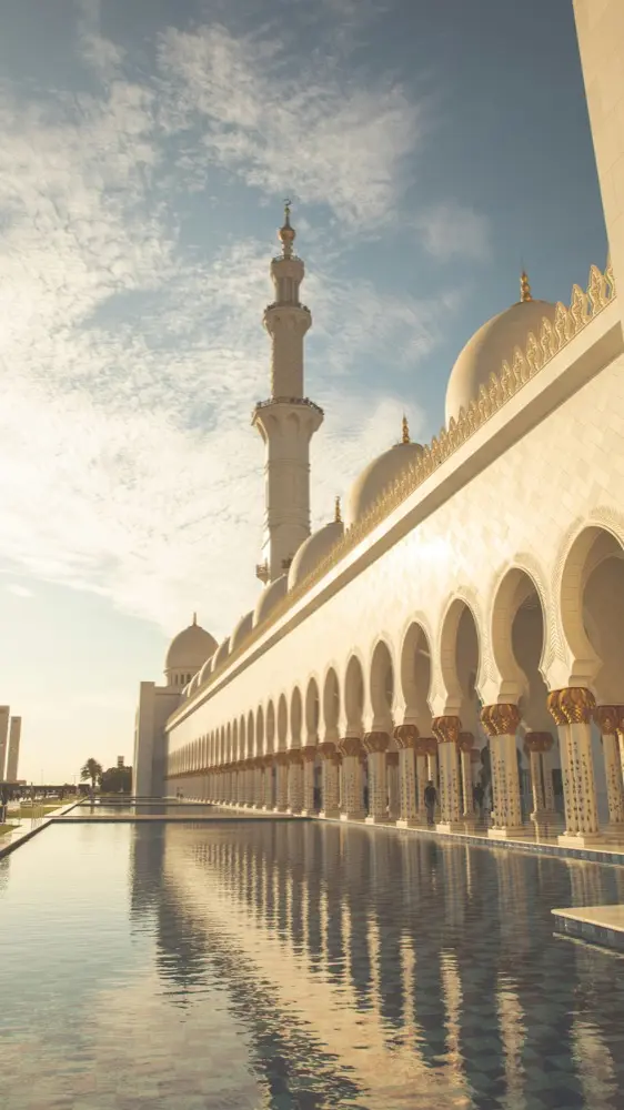 Abu Dhabi eSIM plan with Etisalat 5G network - travel data from $5.53/day - no extra charges