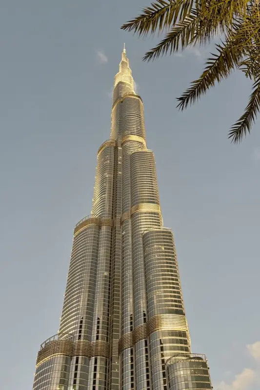 Burj Khalifa Dubai con plan de datos HelloRoam eSIM para conectividad de viajeros