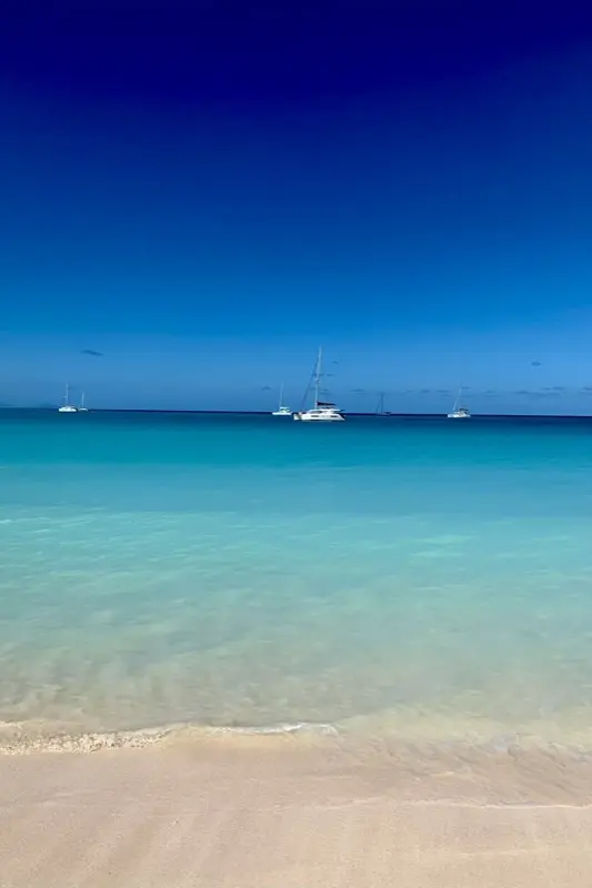 Antigva un Barbuda — HelloRoam eSIM coverage