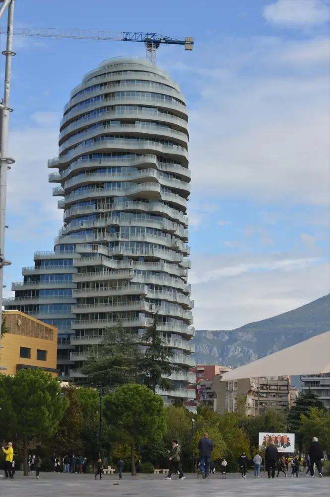 eSIM pokrivenost u Tirana, Albanija od HelloRoam sa brzim mobilnim internetom