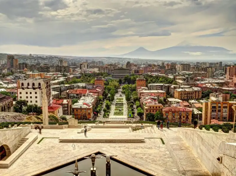 Internet mòbil a Armenia with HelloRoam eSIM plans for Yerevan amb pla eSIM HelloRoam per a viatgers