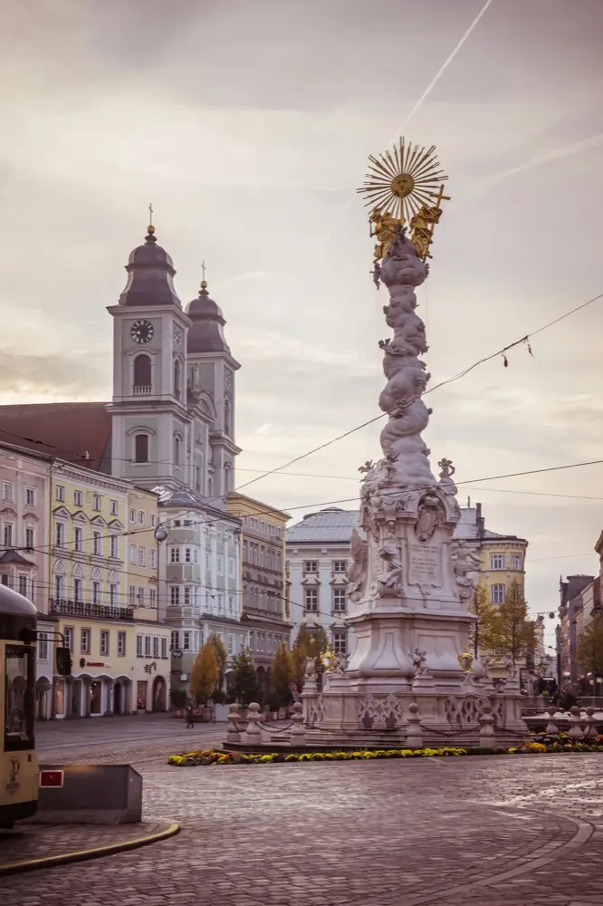 HelloRoam eSIM con cobertura en Linz para viajar por Austria