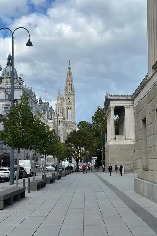 Hofburg Palace Neue Burg Dome reisemål med HelloRoam eSIM for internettilkobling
