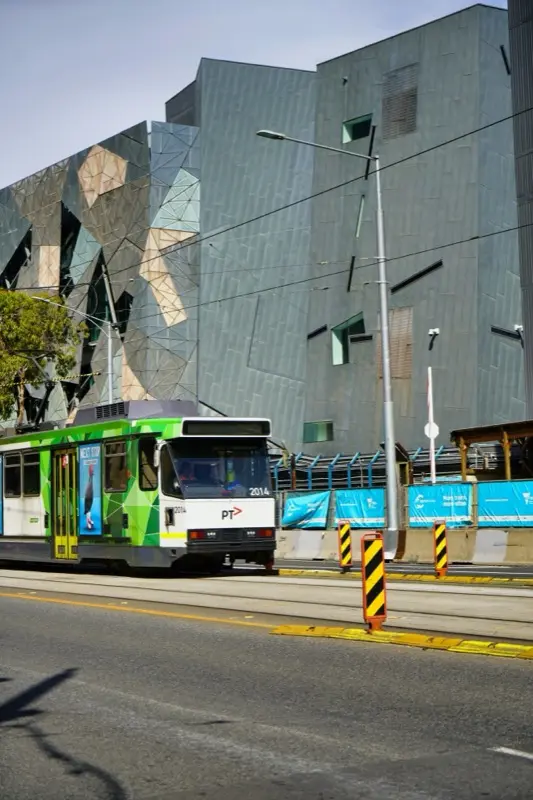 Federation Square con HelloRoam eSIM para estar conectado durante tu viaje