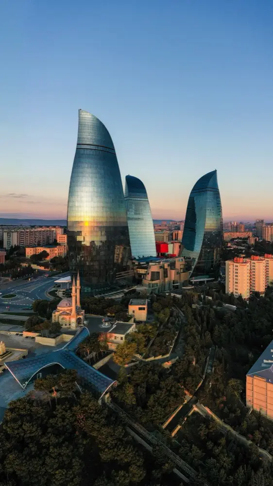Plano de dados eSIM HelloRoam para Baku em Azerbaijão com cobertura móvel rápida