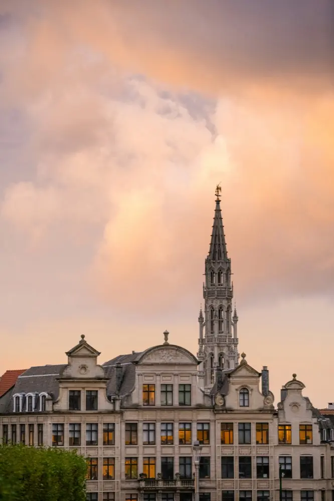 Plan eSIM de HelloRoam para Bruselas Bélgica con datos móviles para viajeros