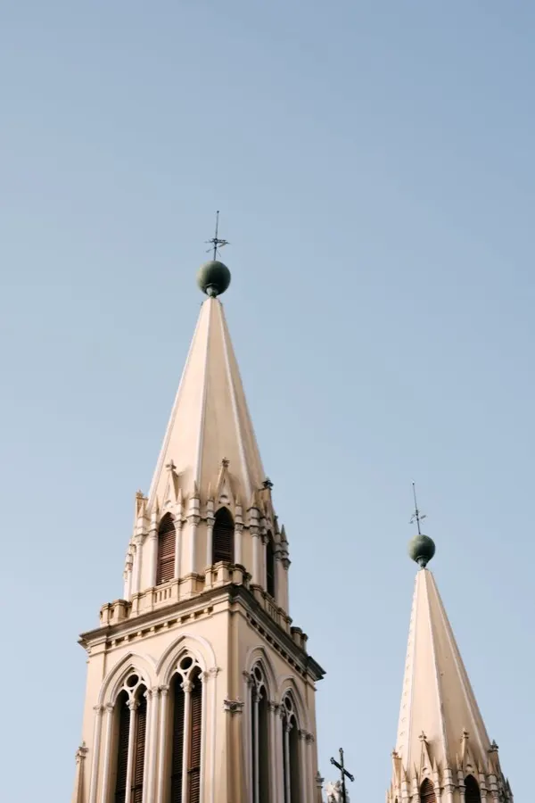 巴西库里蒂巴植物园水晶宫玻璃温室玫瑰花圃绿色可持续城市公园全景