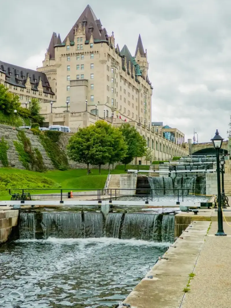 eSIM pokrivenost u Ottawa, Kanada od HelloRoam sa brzim mobilnim internetom