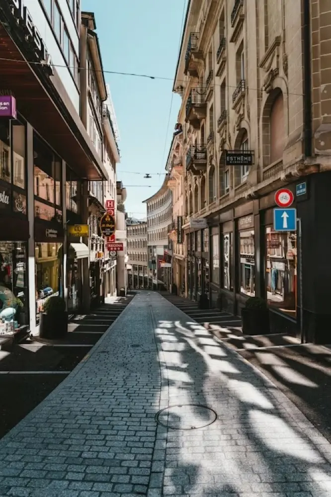 Plan eSIM de HelloRoam para Lausanne Suiza con datos móviles para viajeros