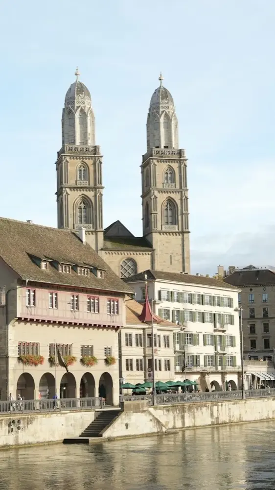 HelloRoam eSIM con cobertura en Zúrich para viajar por Suiza