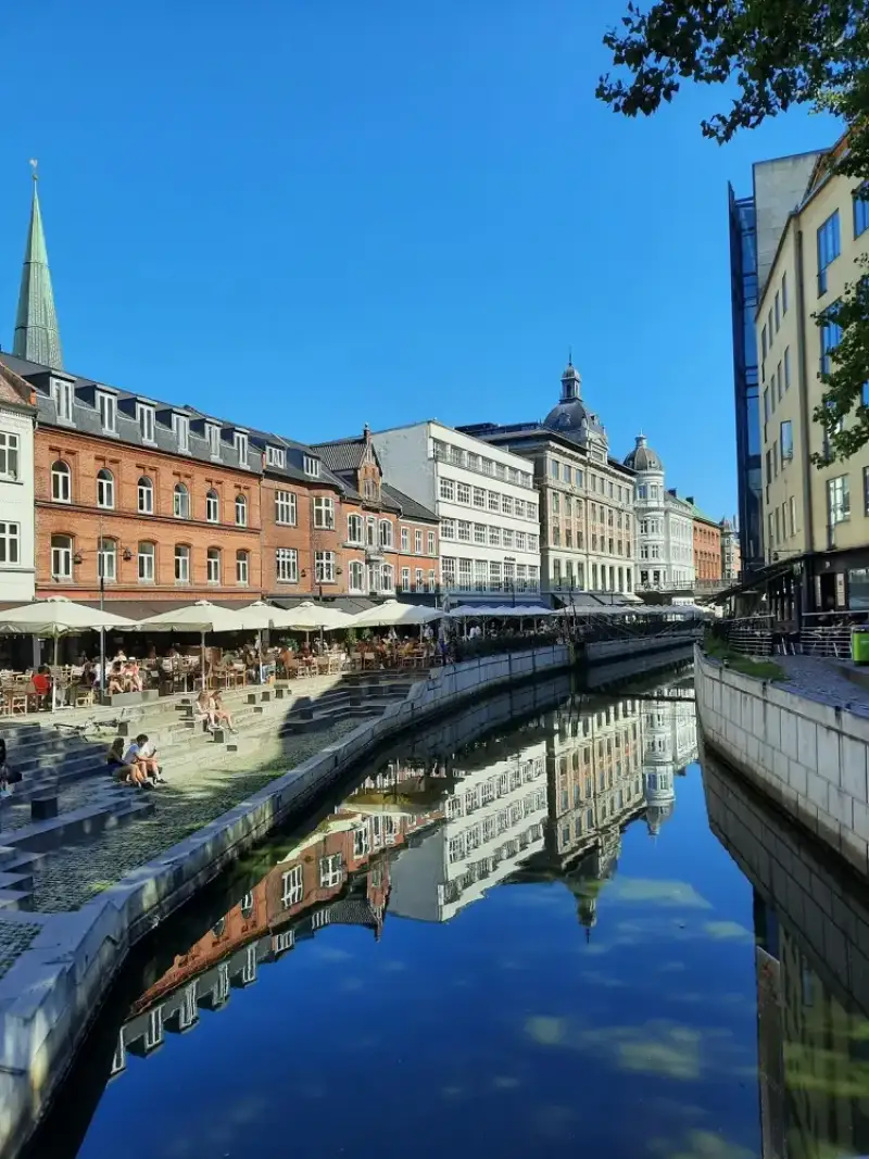 Forfait eSIM HelloRoam pour Aarhus en Danemark avec accès réseau local mobile rapide