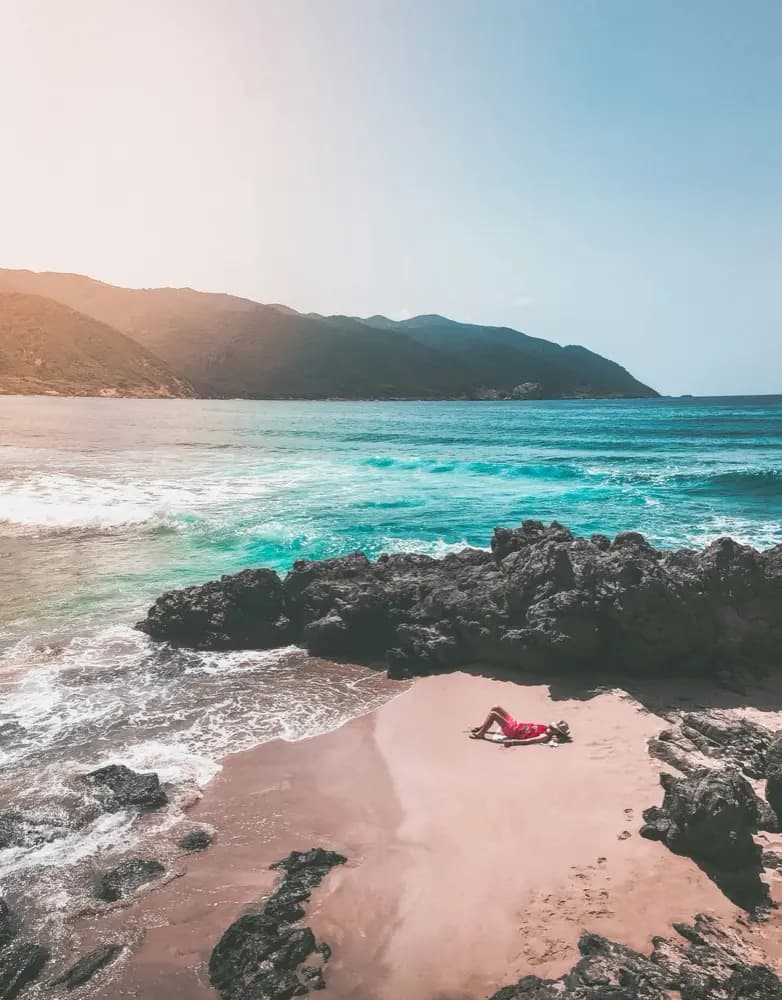 Datos móviles en Annaba Argelia con plan eSIM de HelloRoam para turistas