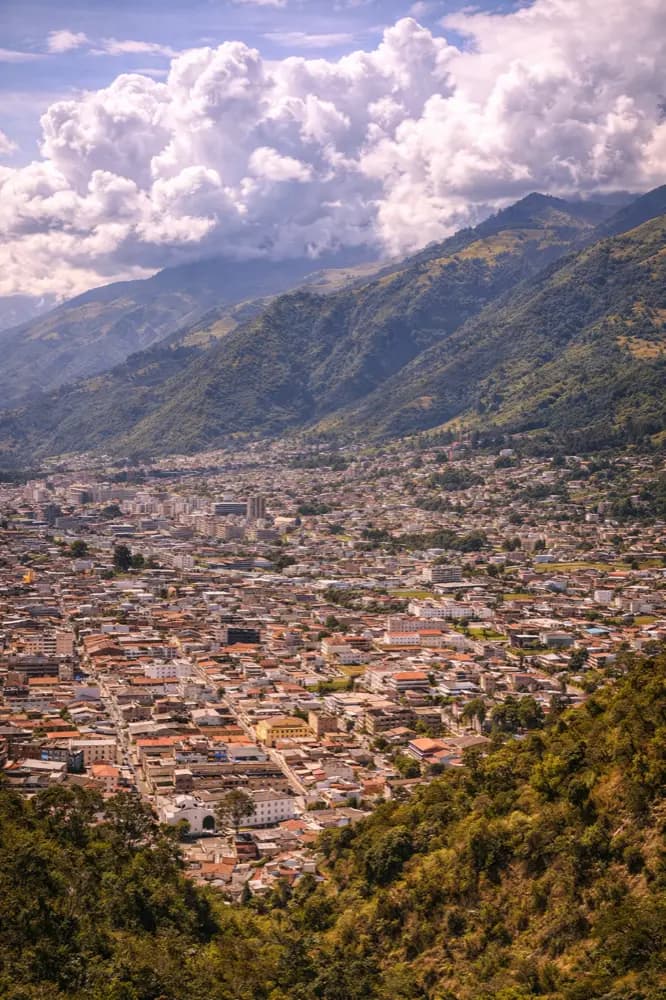Quito eSIM fra HelloRoam med mobildekning i Ecuador