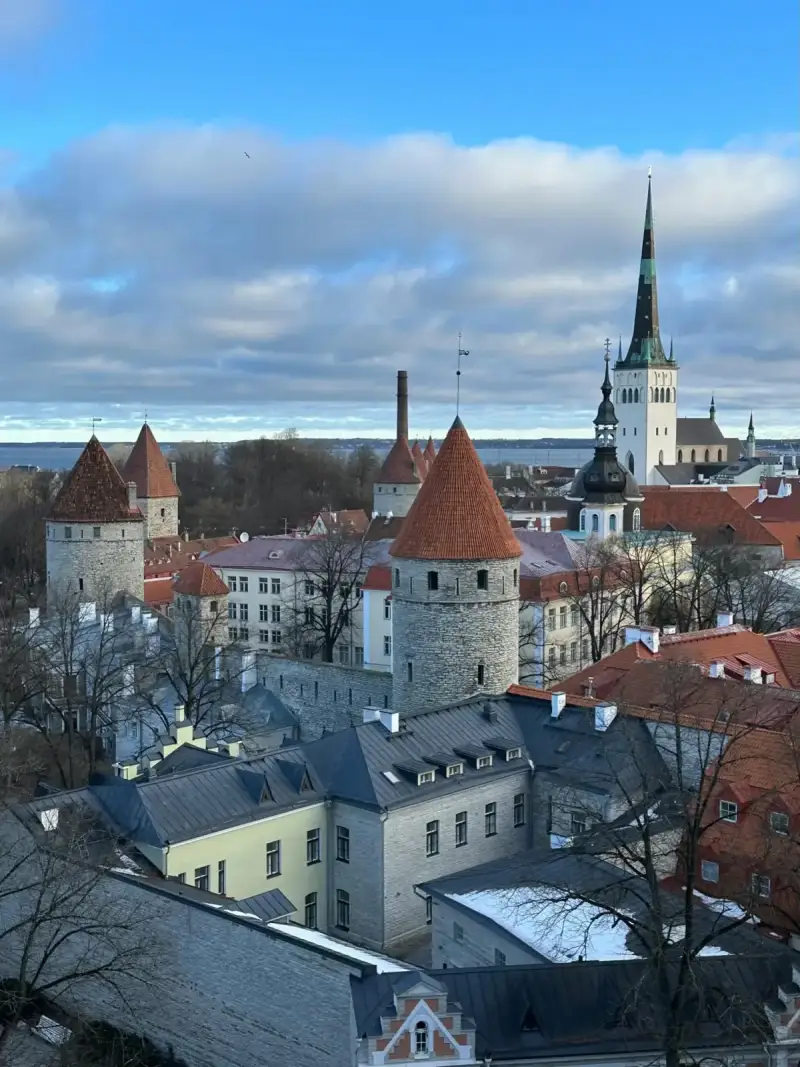Piano dati eSIM HelloRoam per Estonia con accesso mobile rapido in tutto il paese per i viaggiatori