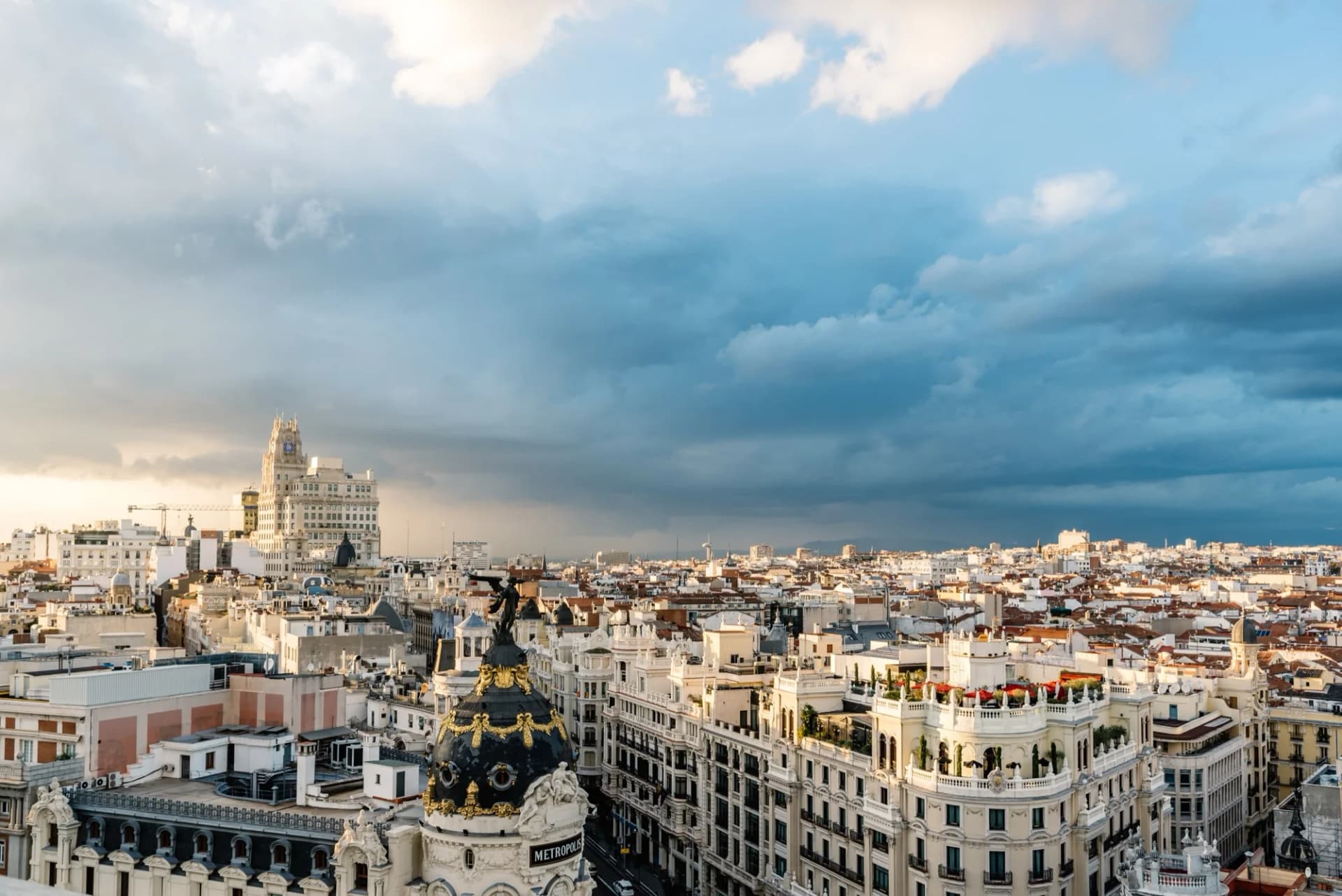 Plano eSIM para Madrid com rede Orange 5G - dados de viagem a partir de $3.35/dia - sem cobranças de roaming