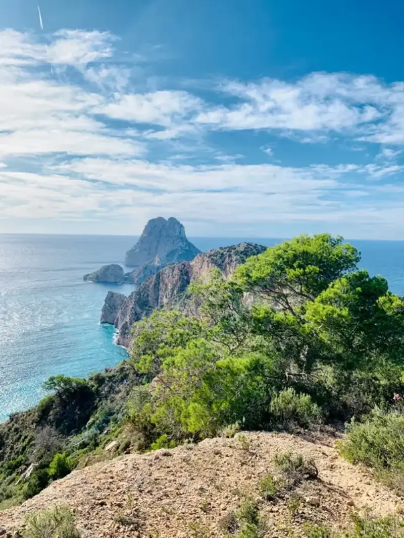 Cala D Hort avec connectivité HelloRoam eSIM pour voyageurs du monde entier