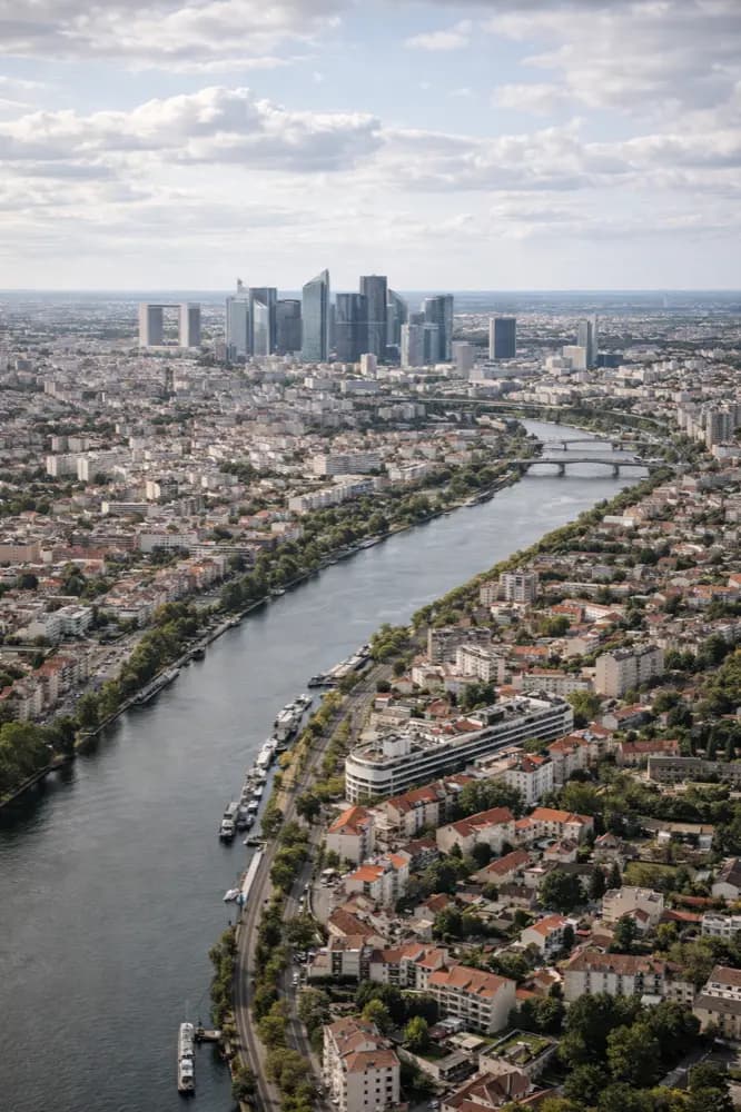 Stay connected in Hauts-de-Seine France with a HelloRoam eSIM data plan for travelers