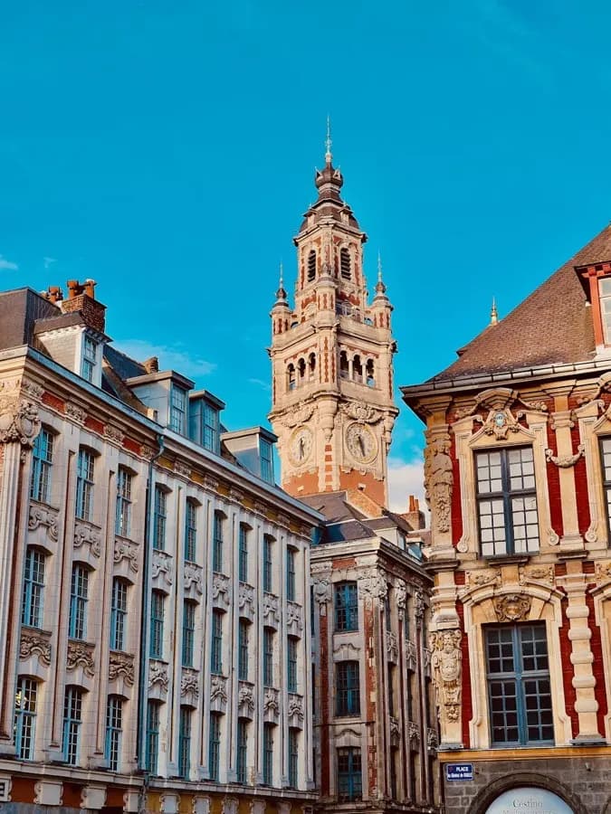 Farverige historiske bygninger i Vieux-Lille, Frankrig