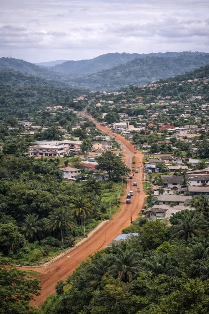 eSIM de viaje HelloRoam para Franceville con internet móvil en Gabón