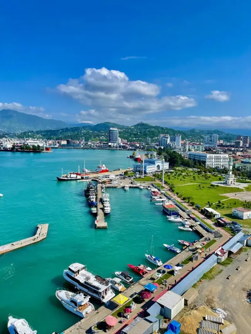 Plan eSIM de HelloRoam para Batumi Georgia con datos móviles para viajeros