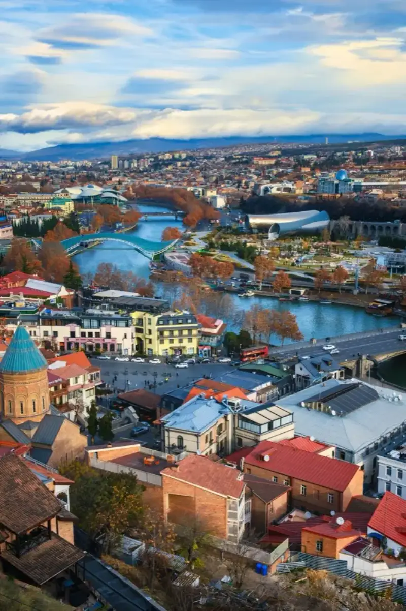 Piano eSIM HelloRoam per Tbilisi in Georgia con accesso rete locale mobile rapido