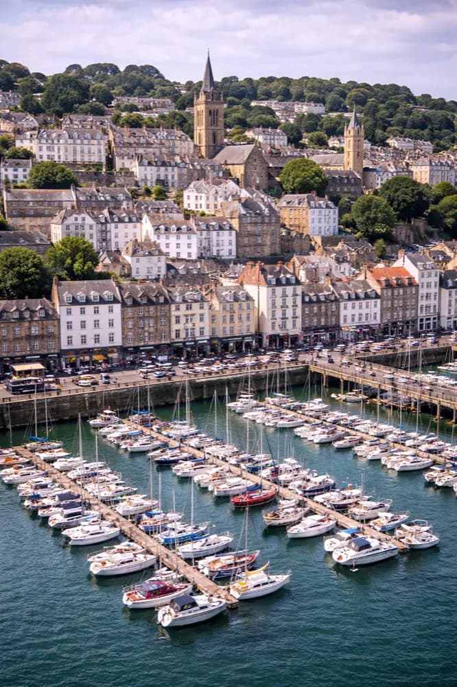 Couverture mobile HelloRoam à Saint Peter Port en Guernesey avec forfait eSIM pour voyageurs internationaux