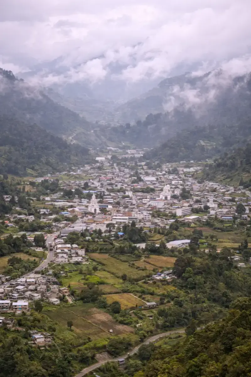 HelloRoam ofrece eSIM con datos rápidos en San Pedro Carcha para recorrer Guatemala
