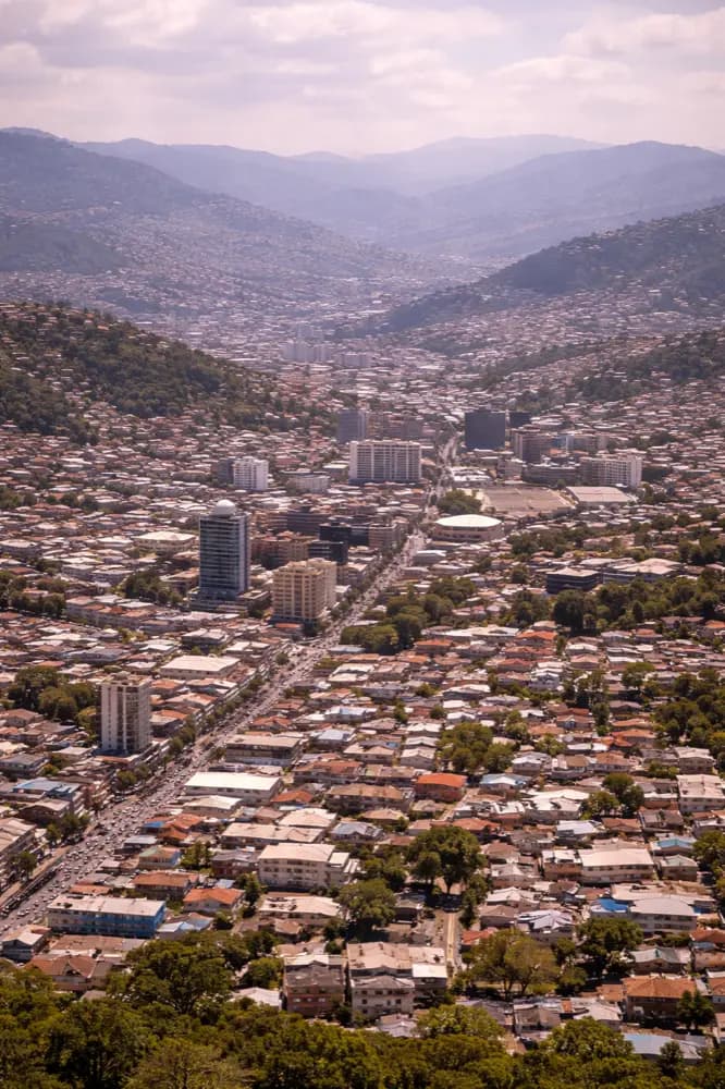 Мобільний інтернет у Distrito Central Distrito Central and nearby areas of Honduras з HelloRoam eSIM