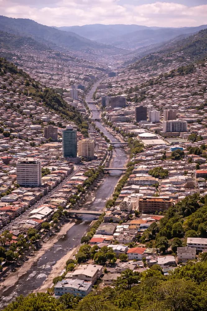 Plano de dados eSIM HelloRoam para Tegucigalpa em Honduras com cobertura móvel rápida