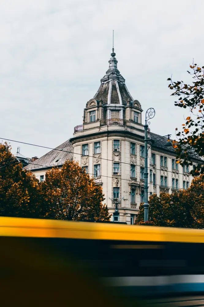 Datos móviles en Debrecen Hungría con plan eSIM de HelloRoam para turistas