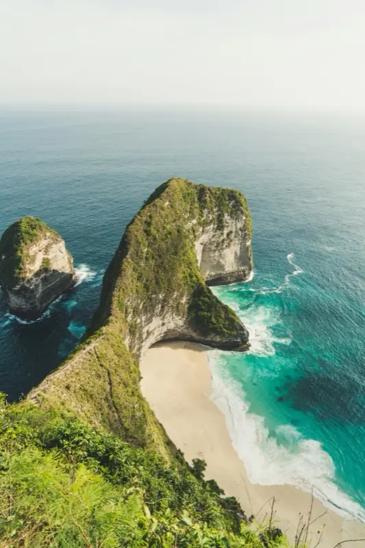 Nusa Penida destino de viaje con HelloRoam eSIM para conexión a internet