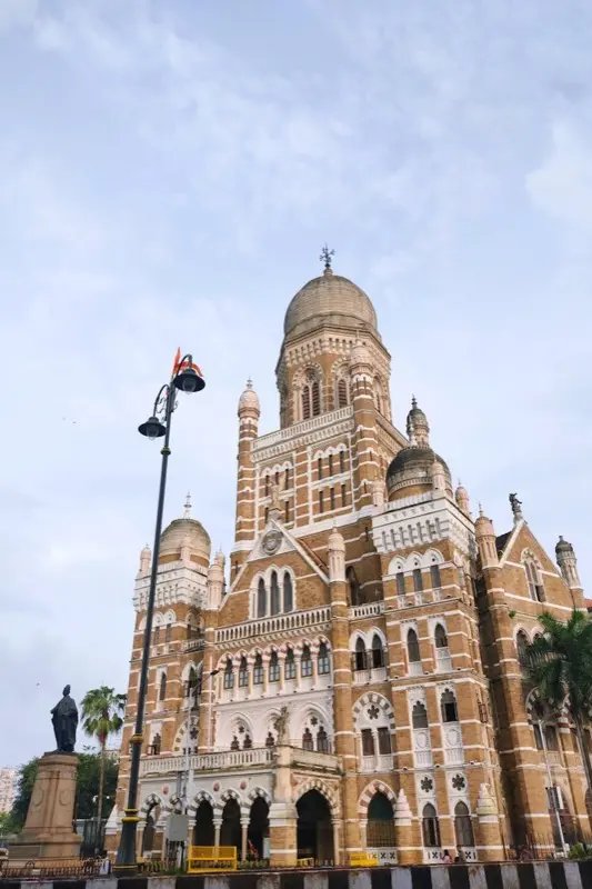 Brihanmumbai Municipal Corporation Bmc Building amb connectivitat HelloRoam eSIM per a viatgers de tot el món