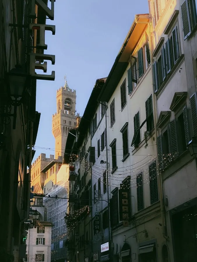 eSIM Florence - Italy Duomo ও Arno নদীর সাথে Renaissance শহরের দৃশ্য