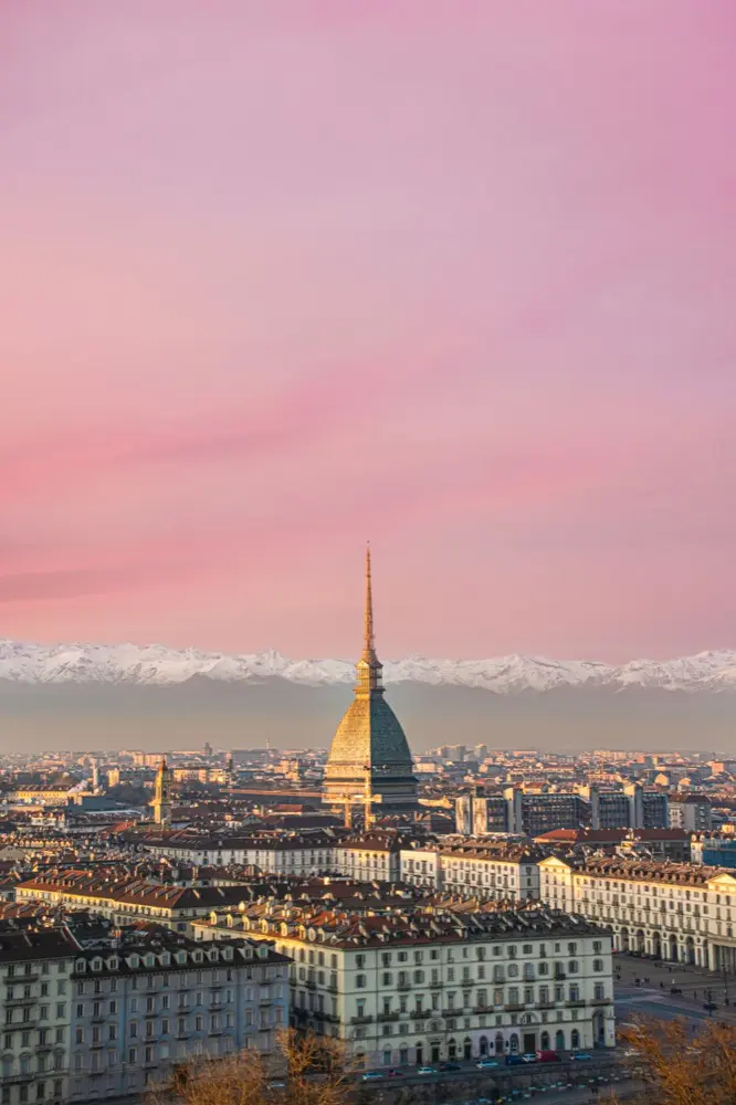 Turin ইতালি eSIM ডেটা প্ল্যান HelloRoam দ্রুত মোবাইল সংযোগ