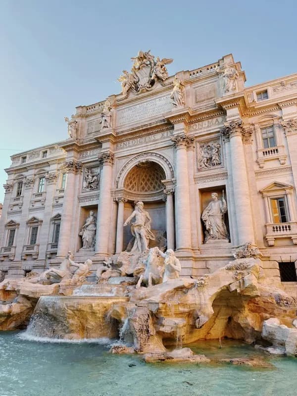 Trevi Fountain látnivaló HelloRoam eSIM utazási adattal